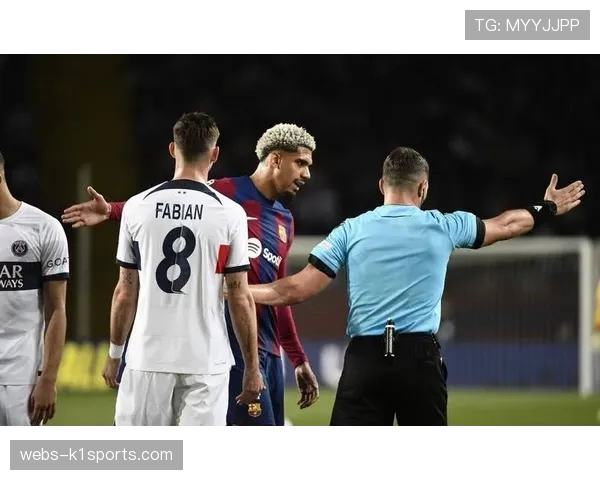 巴萨年轻后卫在VAR确认红牌后的成长与心态调整过程